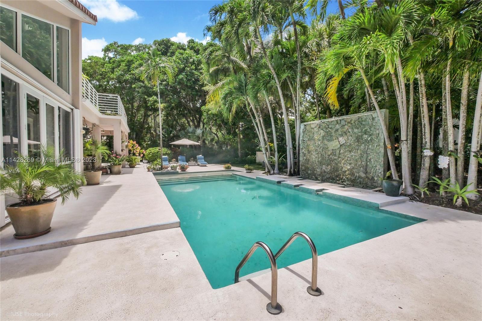 MARTIN SUBURBAN ACRES - Residential