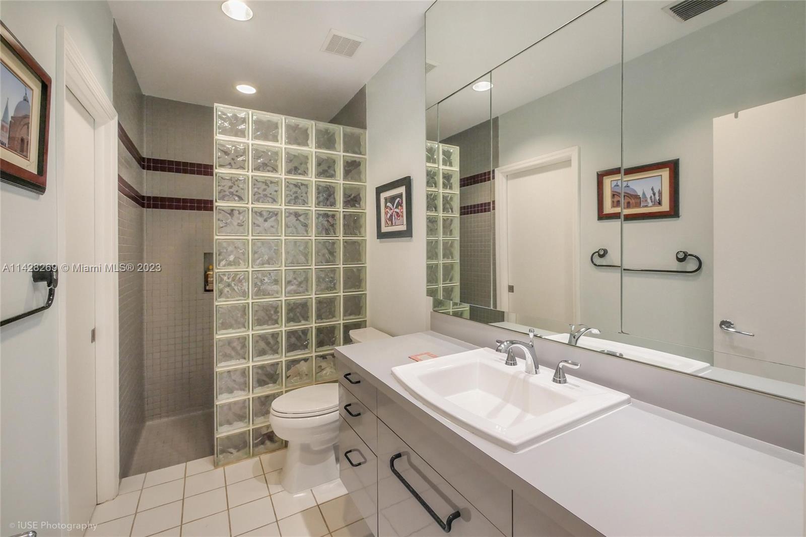 MARTIN SUBURBAN ACRES - Residential