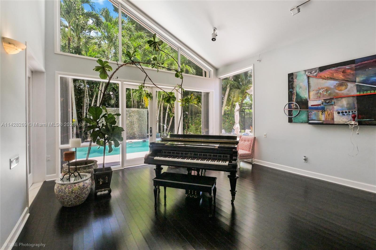 MARTIN SUBURBAN ACRES - Residential