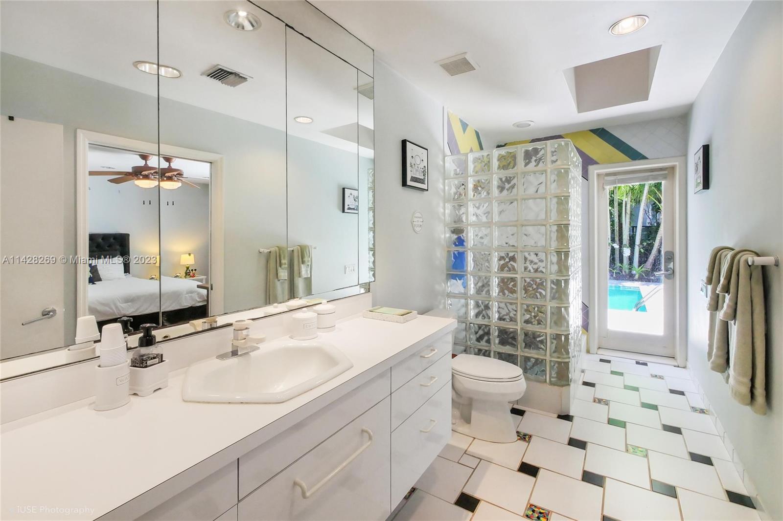 MARTIN SUBURBAN ACRES - Residential