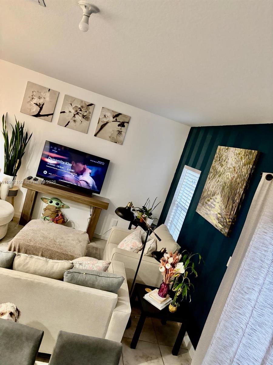 CRICKET CLUB - Residential Lease