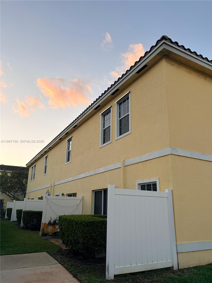 CRICKET CLUB - Residential Lease