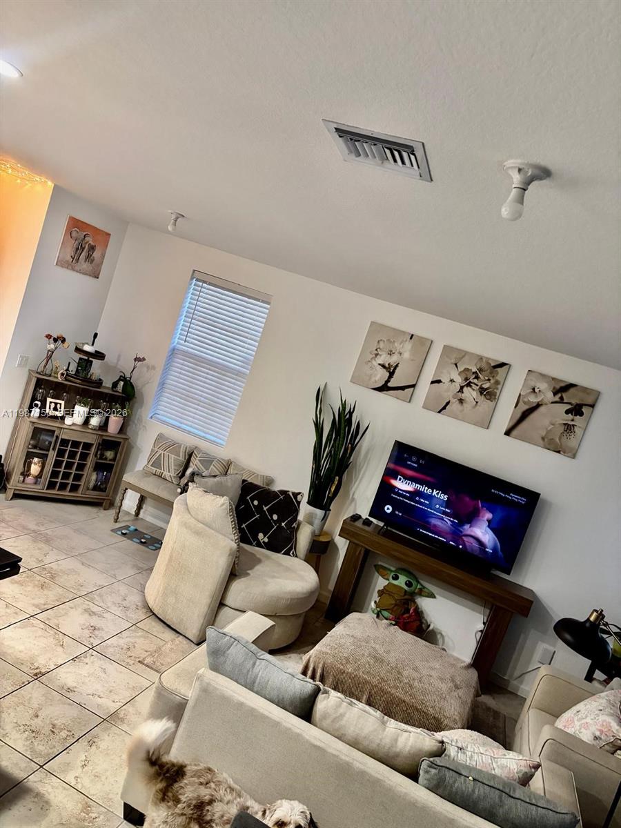 CRICKET CLUB - Residential Lease