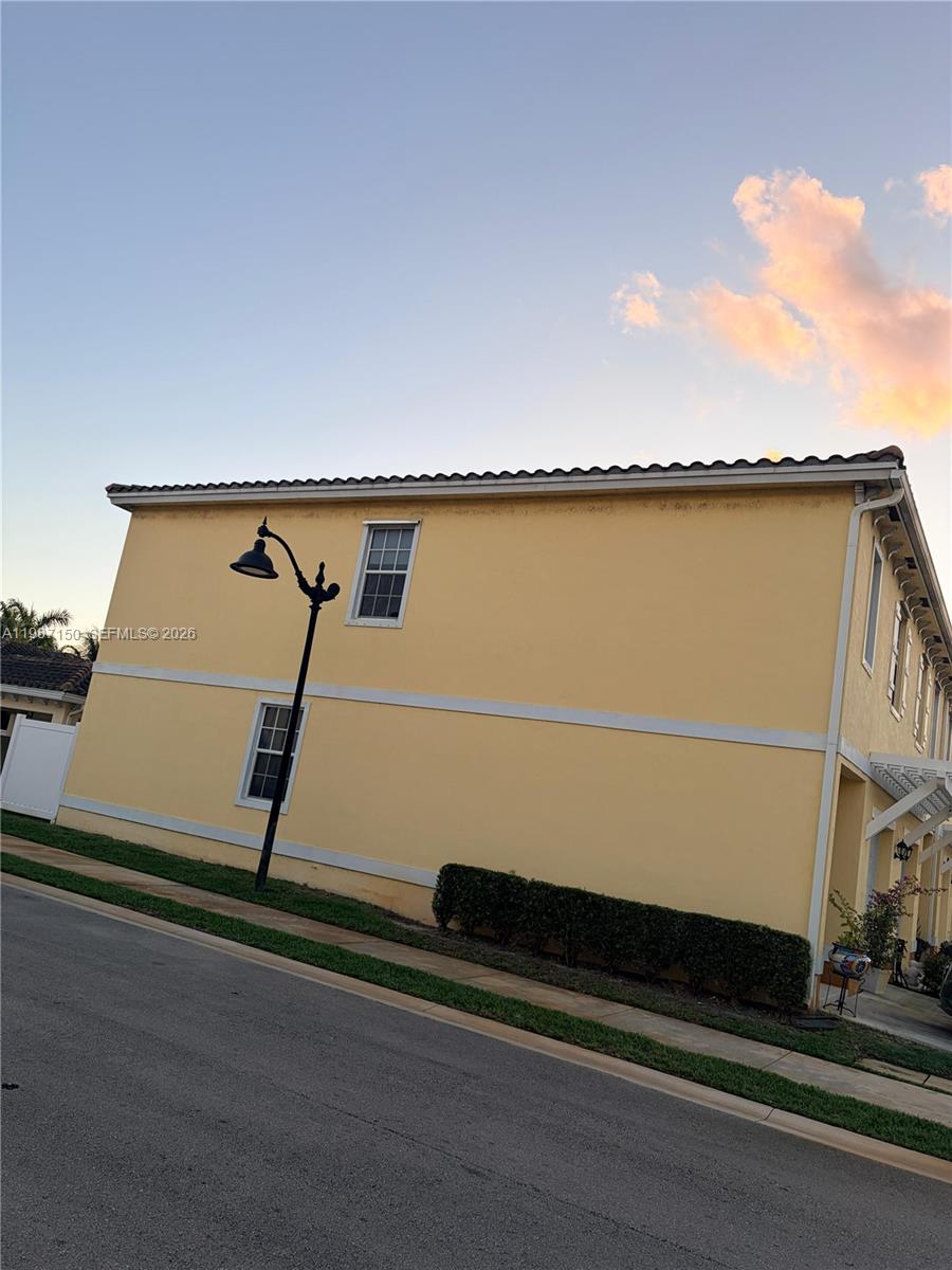 CRICKET CLUB - Residential Lease