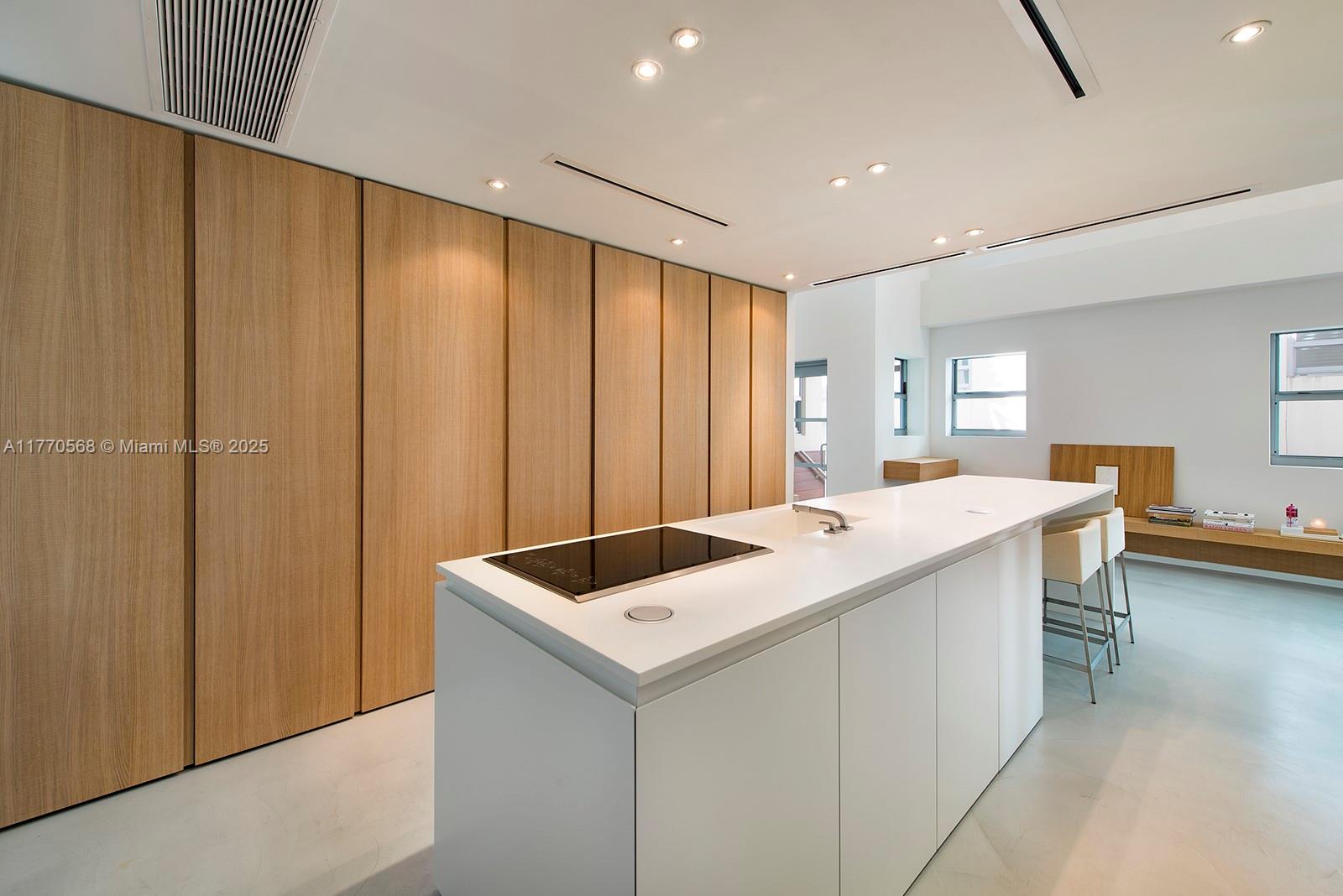 OCEAN HOUSE CONDO - Residential