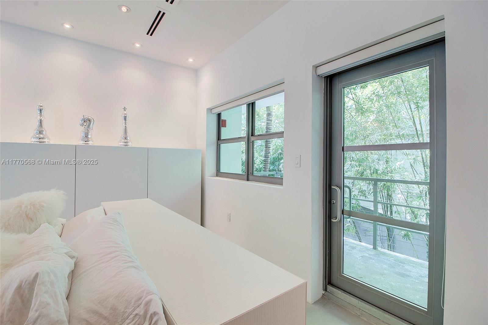 OCEAN HOUSE CONDO - Residential