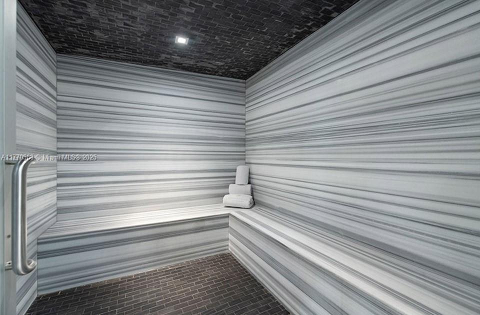 OCEAN HOUSE CONDO - Residential