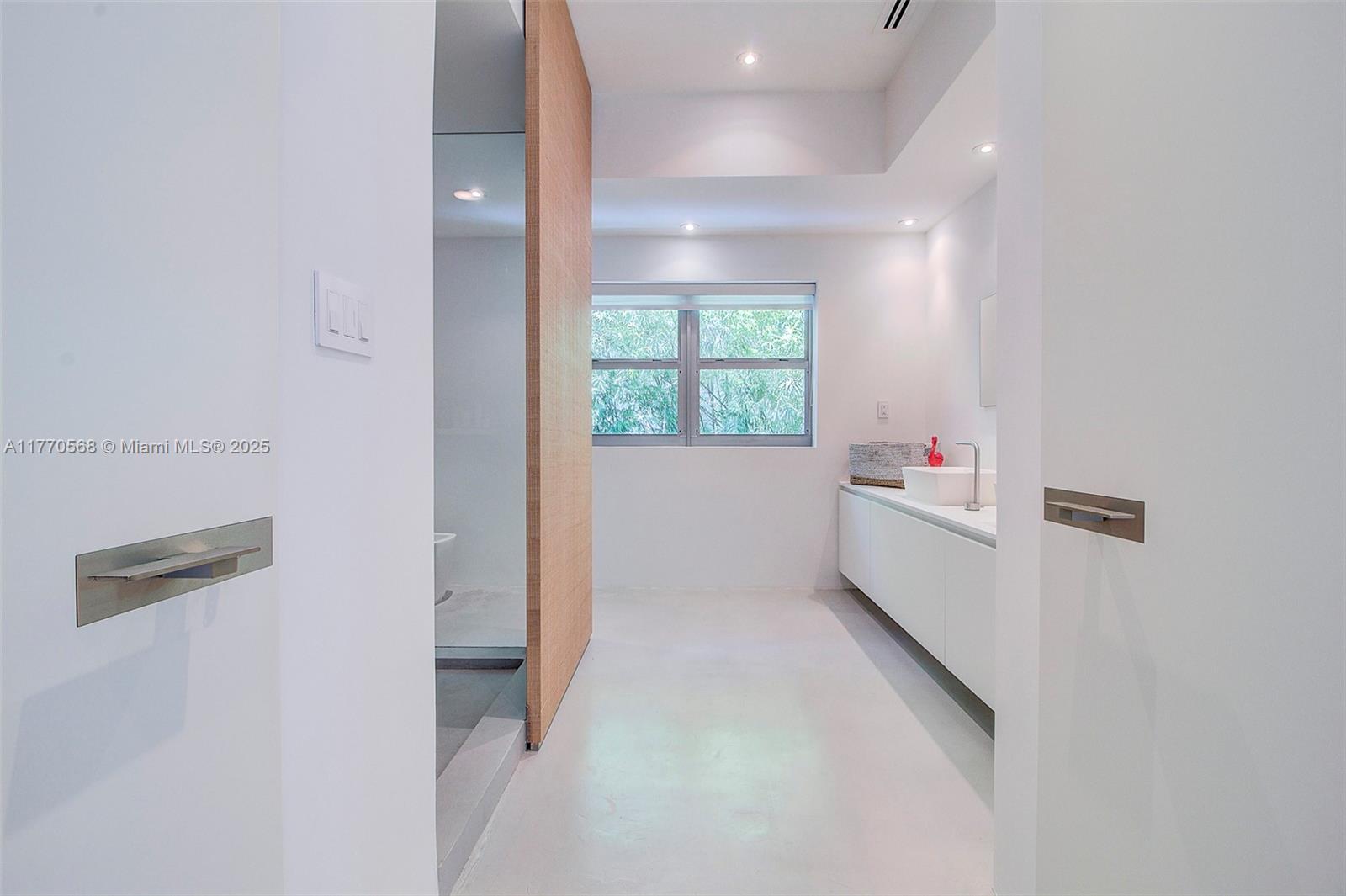 OCEAN HOUSE CONDO - Residential