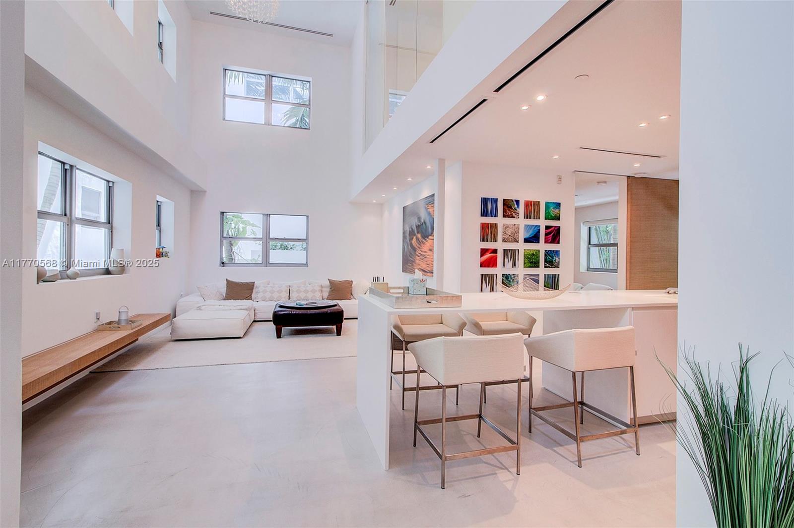 125 Ocean Drive L0101