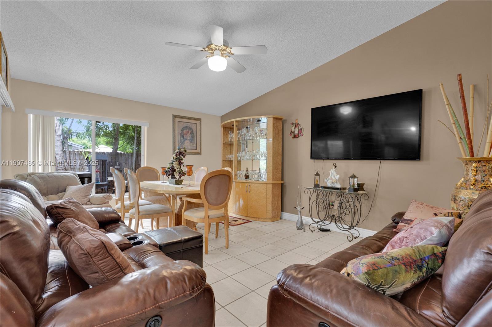 SHORES CALUSA - Residential