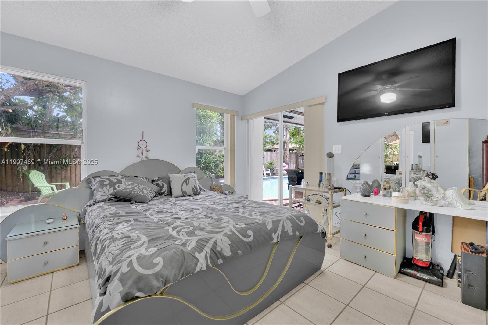 SHORES CALUSA - Residential