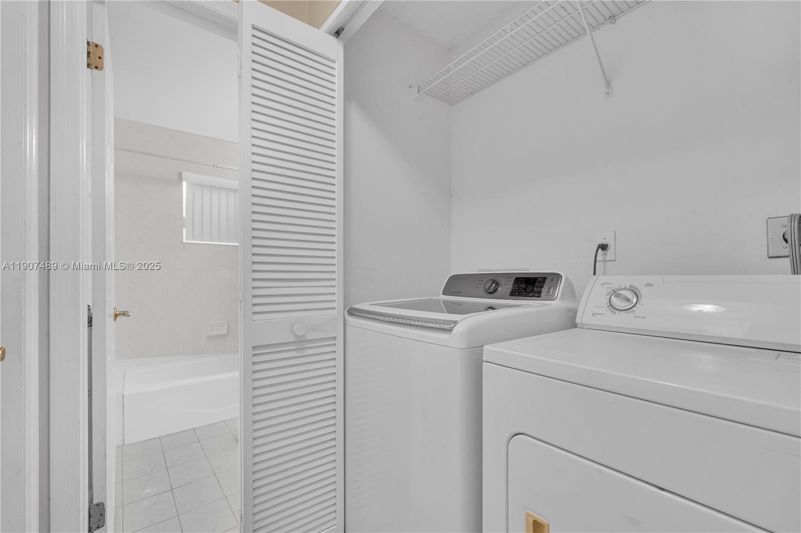 SHORES CALUSA - Residential