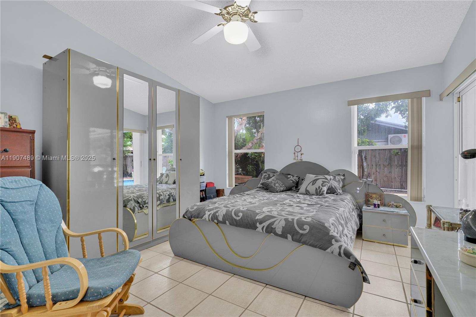 SHORES CALUSA - Residential