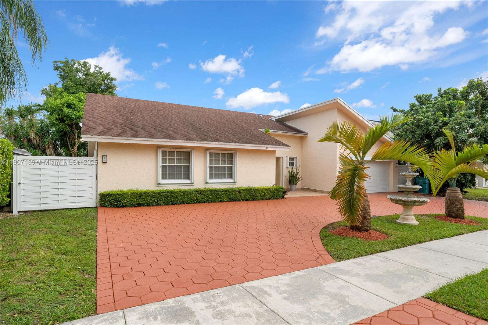 SHORES CALUSA - Residential