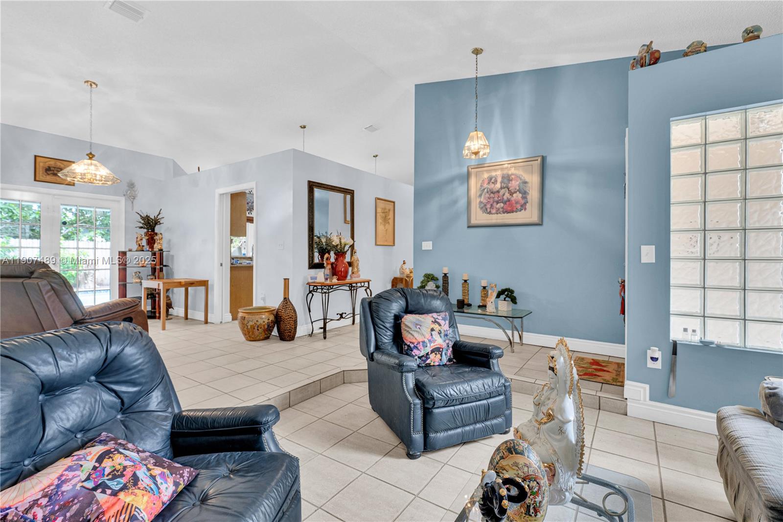 SHORES CALUSA - Residential