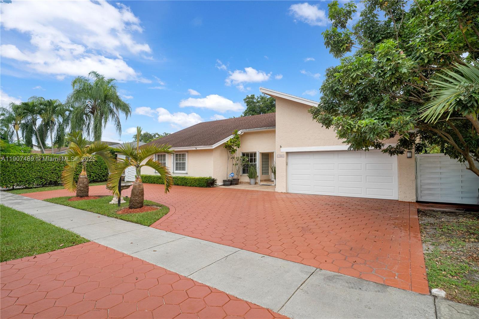 SHORES CALUSA - Residential