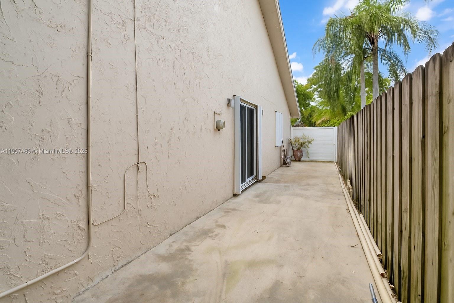 SHORES CALUSA - Residential