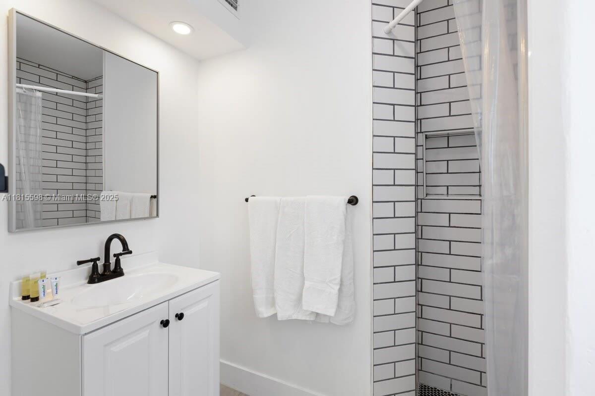 VICTORIA PARK CORR AMEN P - Residential Lease