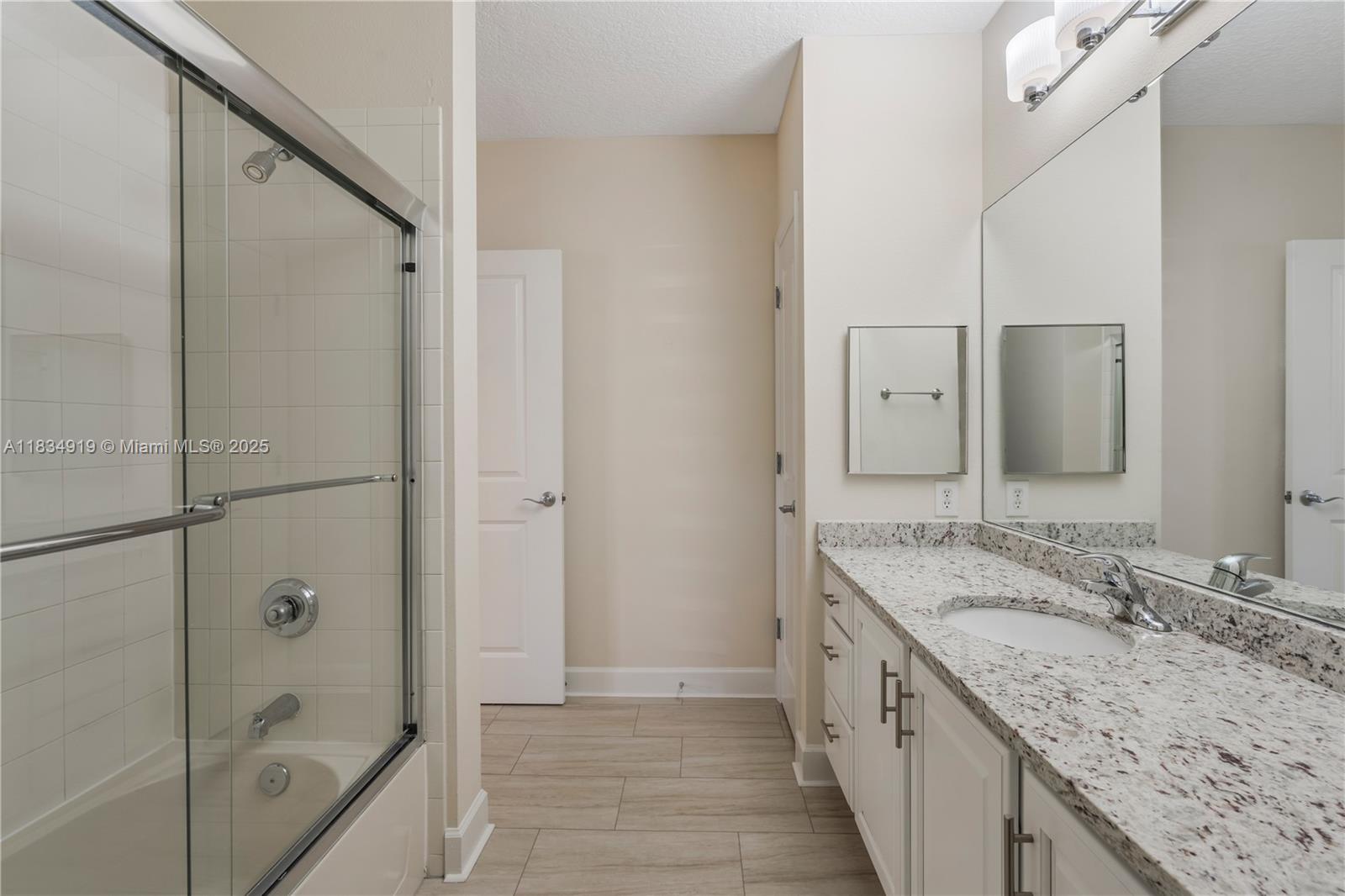 ARTISAN CLUB CONDO PH 2 - Residential