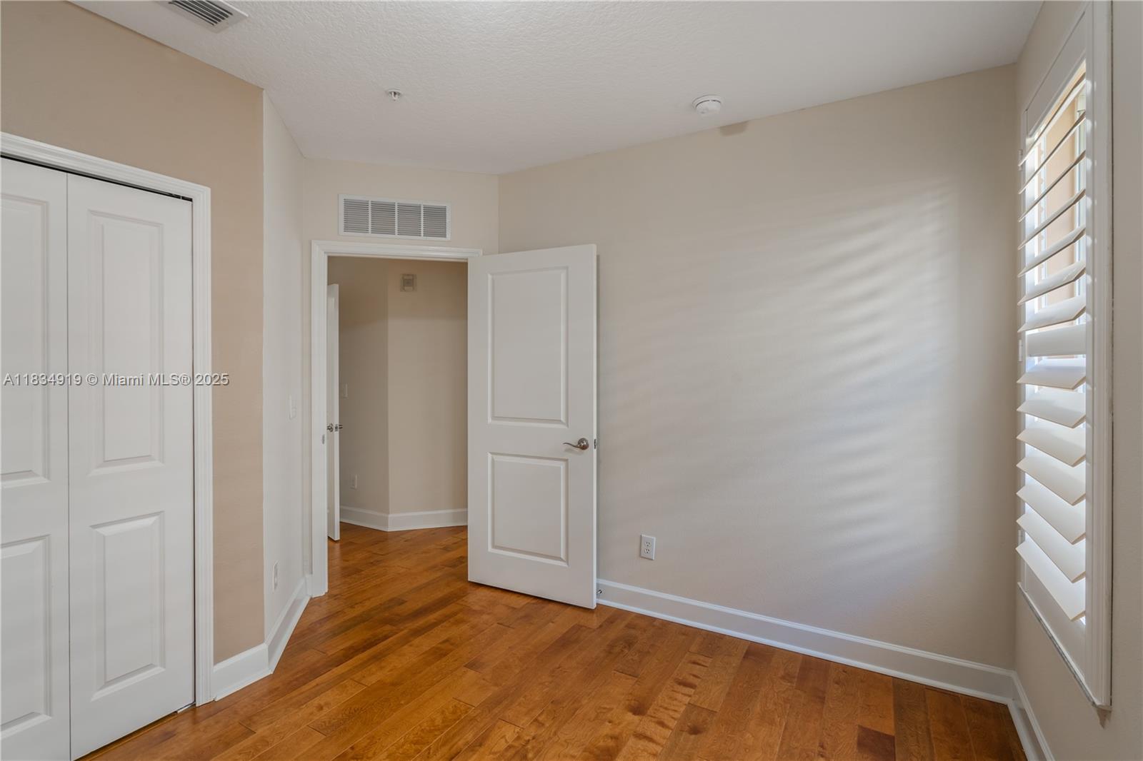 ARTISAN CLUB CONDO PH 2 - Residential