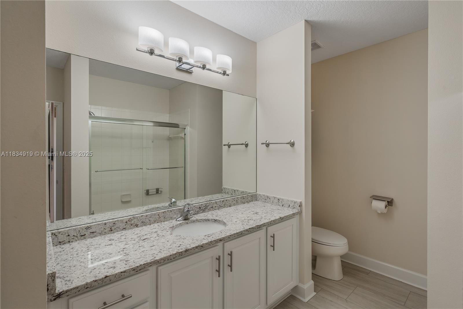 ARTISAN CLUB CONDO PH 2 - Residential