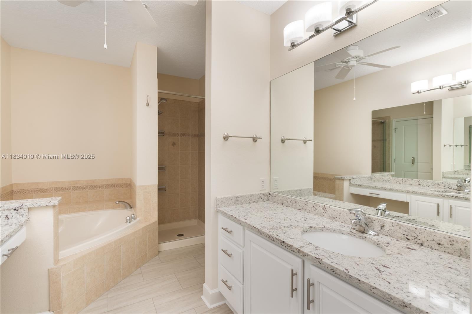 ARTISAN CLUB CONDO PH 2 - Residential