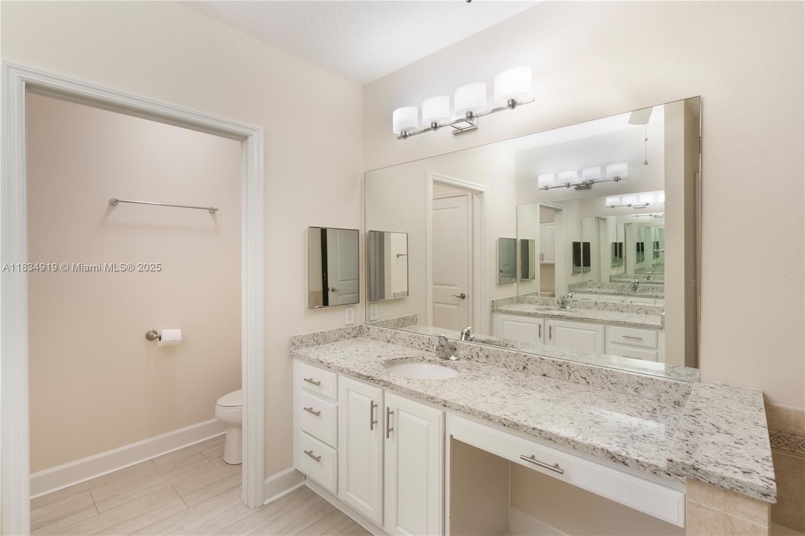 ARTISAN CLUB CONDO PH 2 - Residential