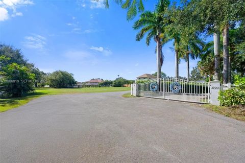 Tiny photo for 4001 SW 73rd Ave, Davie, FL 33314 (MLS # A12006019)