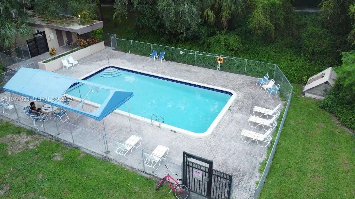 LIVE OAK CONDOMINIUM TWO - Residential