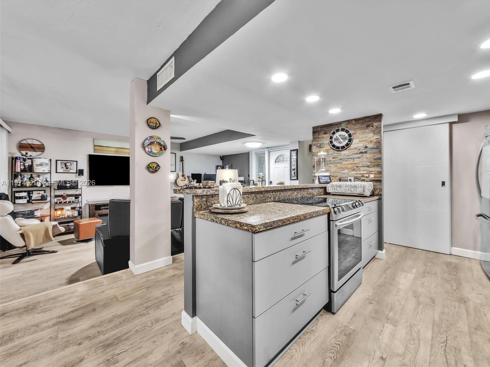 LIVE OAK CONDOMINIUM TWO - Residential