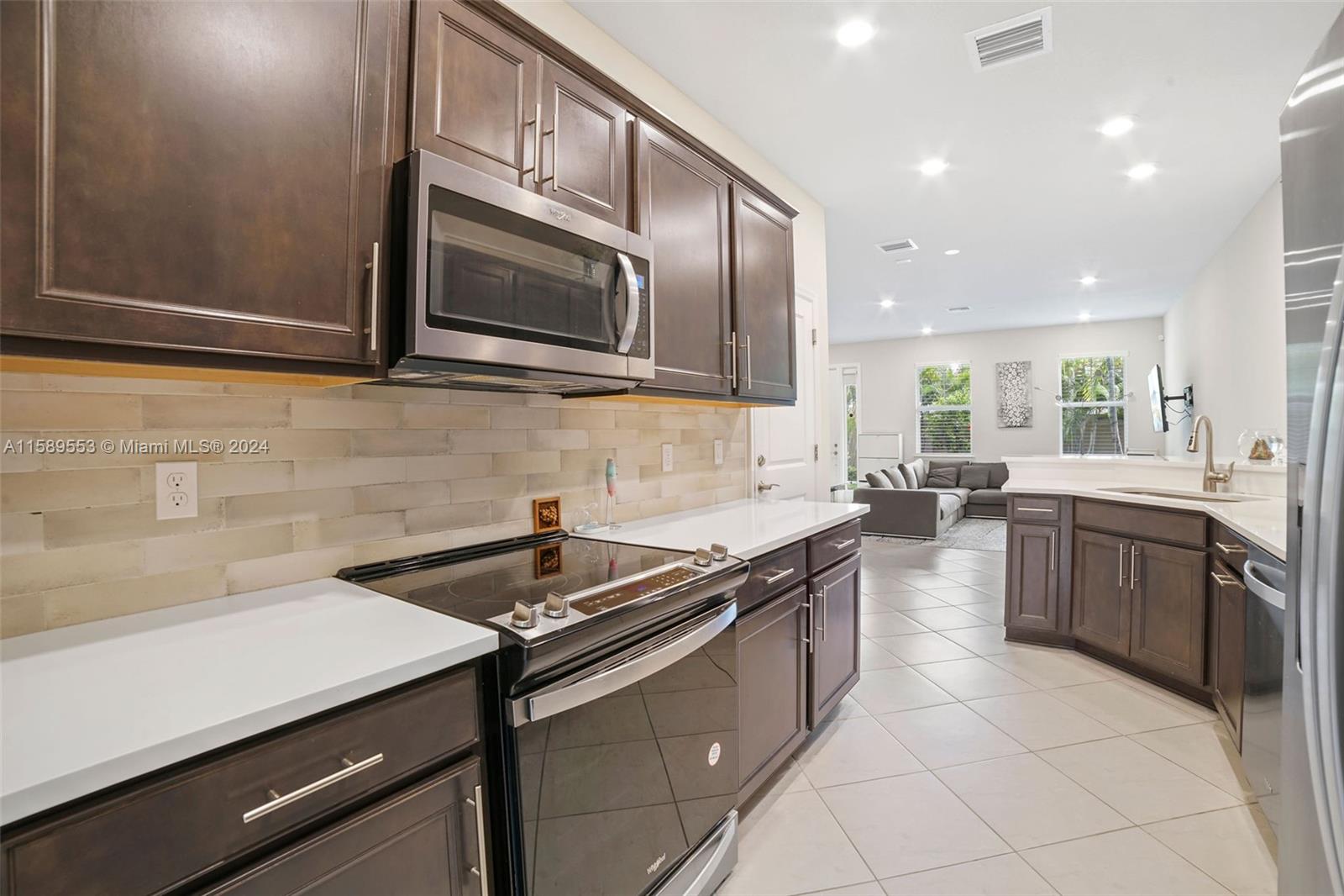 HILLCREST COUNTRY CLUB SO - Residential Lease