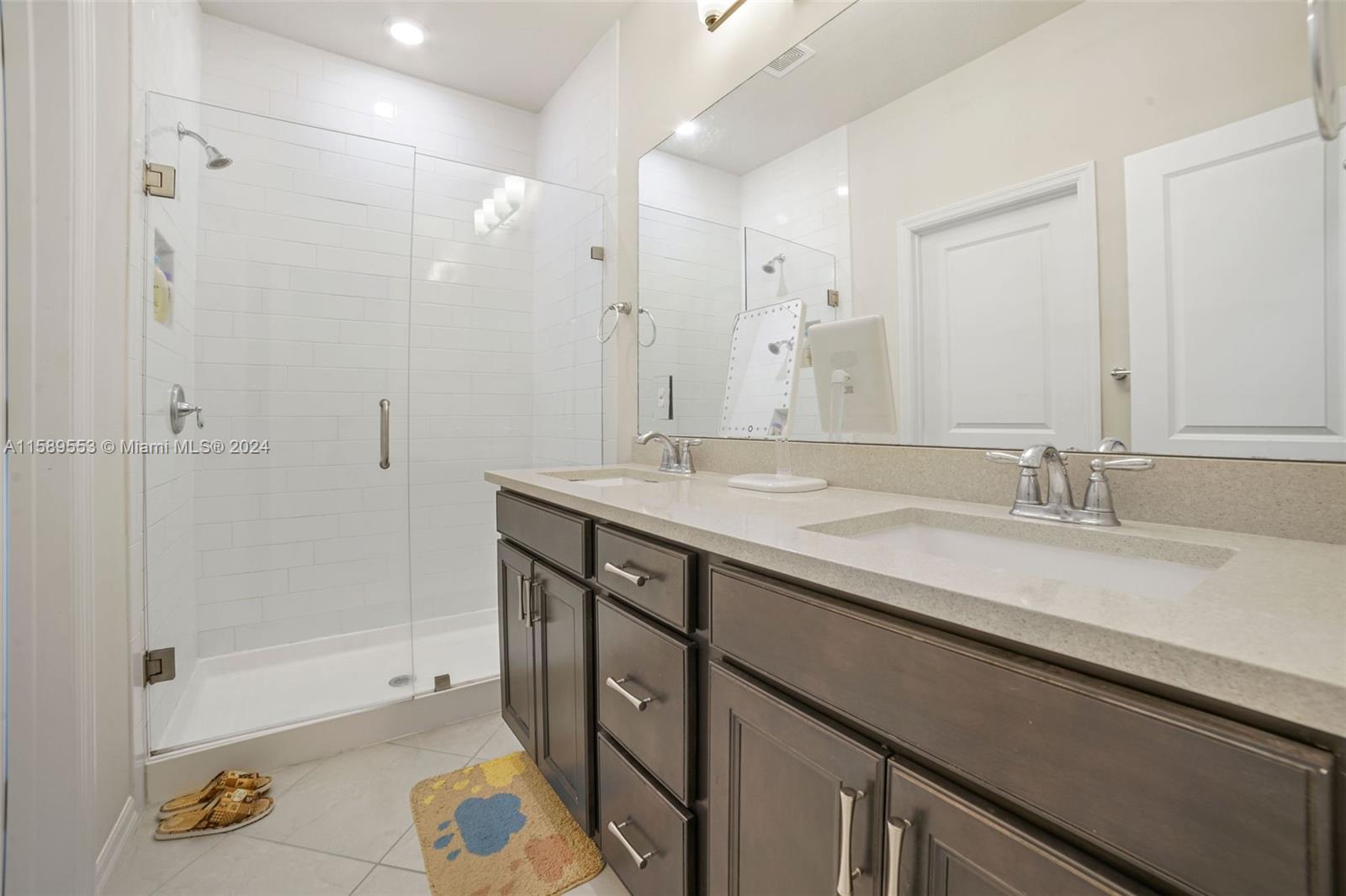 HILLCREST COUNTRY CLUB SO - Residential Lease