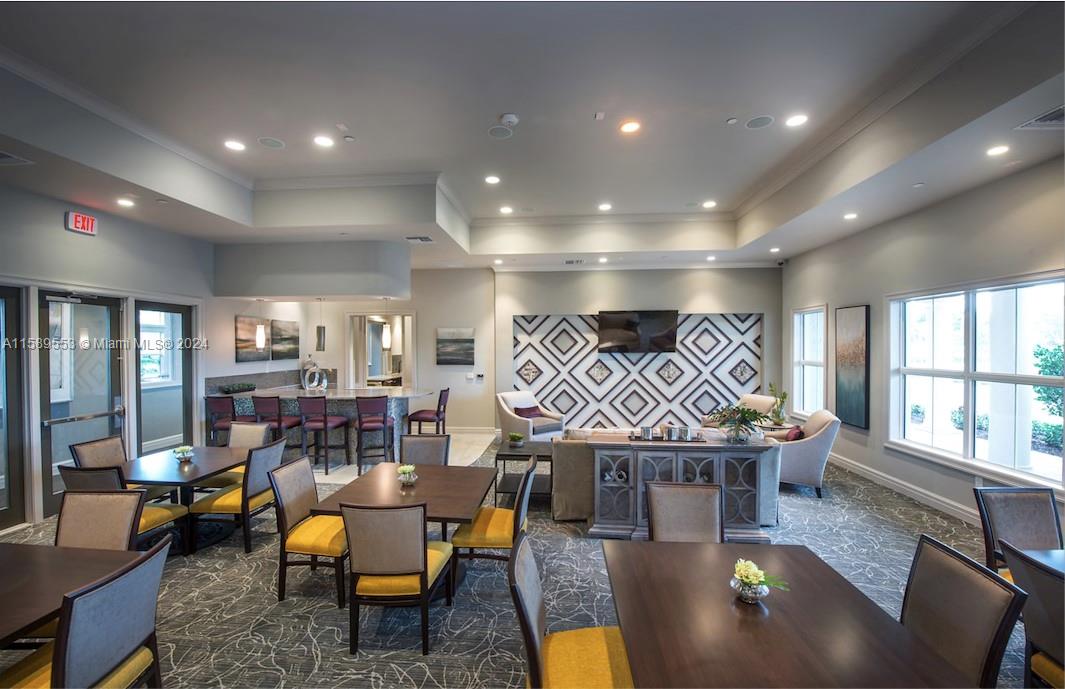 HILLCREST COUNTRY CLUB SO - Residential Lease