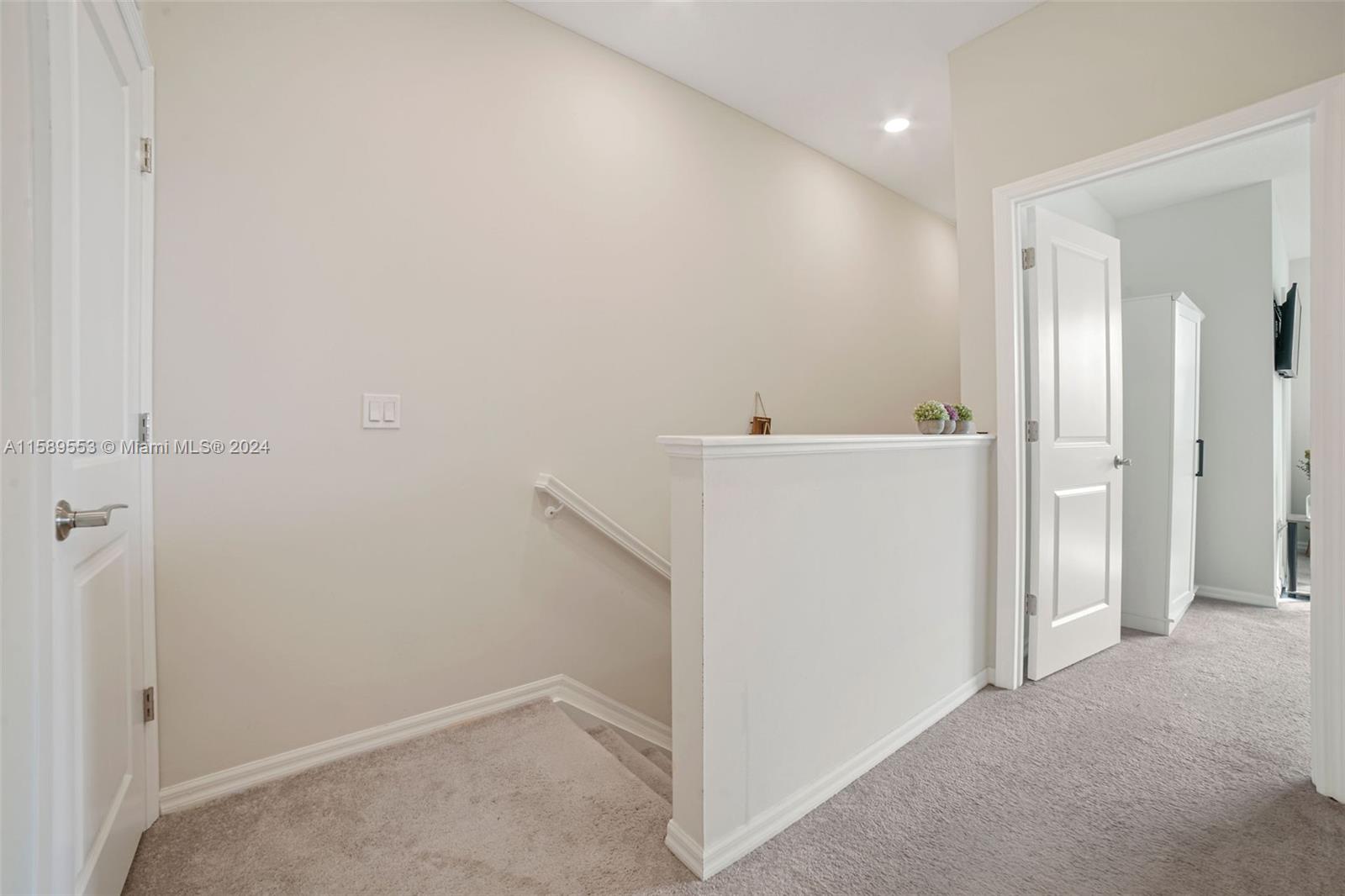 HILLCREST COUNTRY CLUB SO - Residential Lease