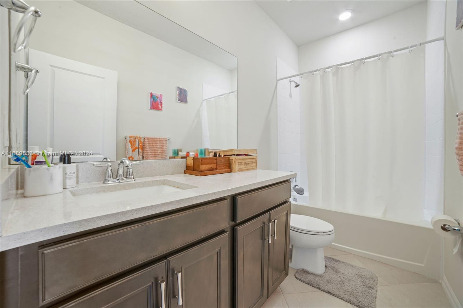 HILLCREST COUNTRY CLUB SO - Residential Lease