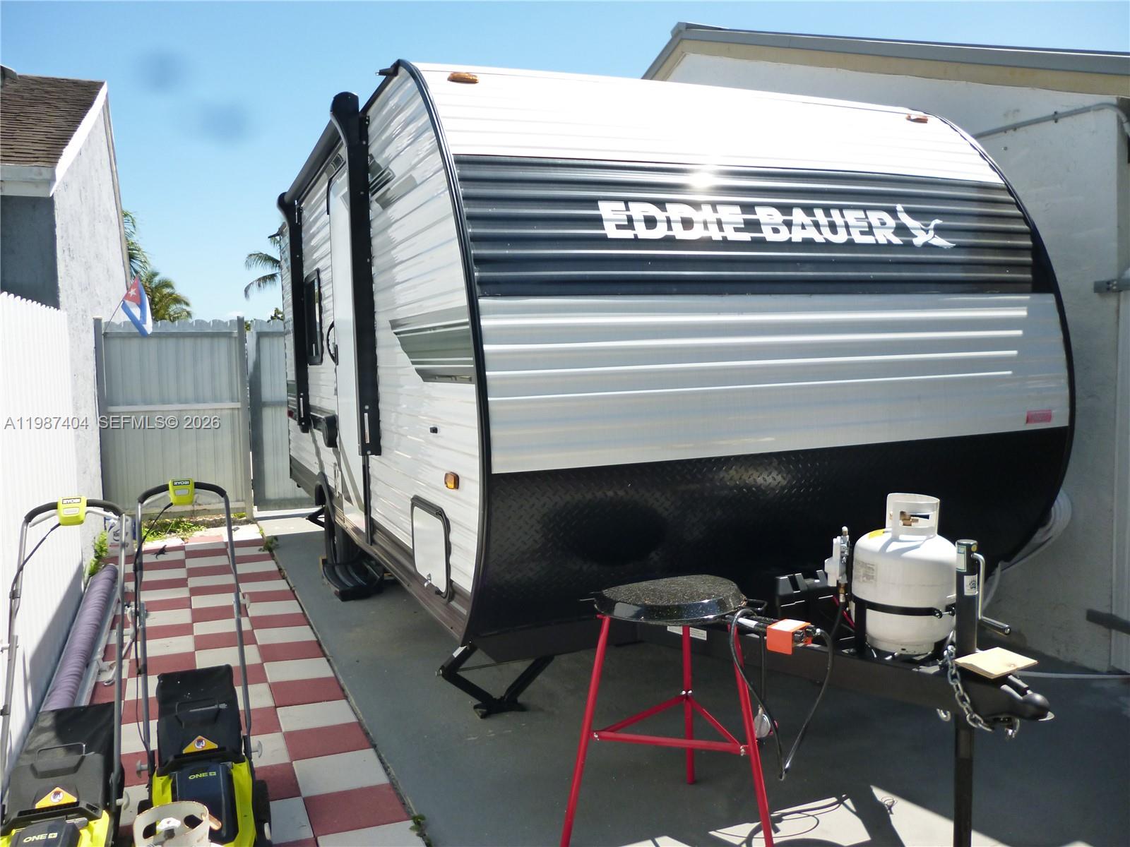 LIME GROVE GARDENS - Residential