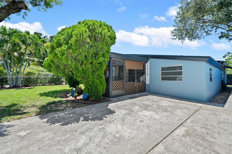 This one checks all the boxes: 3 bed, 2 bath - fully-fenced lot - large yard gives privacy & security for your family & pets - park your RV; boat, - NO HOA - updated, modern kitchen  with real wood cabinets, granite countertops/backsplash & topped off with NEW KITCHEN APPLIANCES - separate dining room for entertaining  - laundry room includes extra storage, full sized washer & dryer, folding table & sink - en suite primary bedroom with huge walk in closet and separate sitting area, includes private entry/exit - ideal location, a short walk to Publix, LA Fitness, Ross, restaurants, great schools, houses of worship, community parks & more -   NOT IN A FLOOD ZONE.
This is not just a place to live, it's a lifestyle for you to enjoy! Don't pass by this great home. Come, See and Stay.