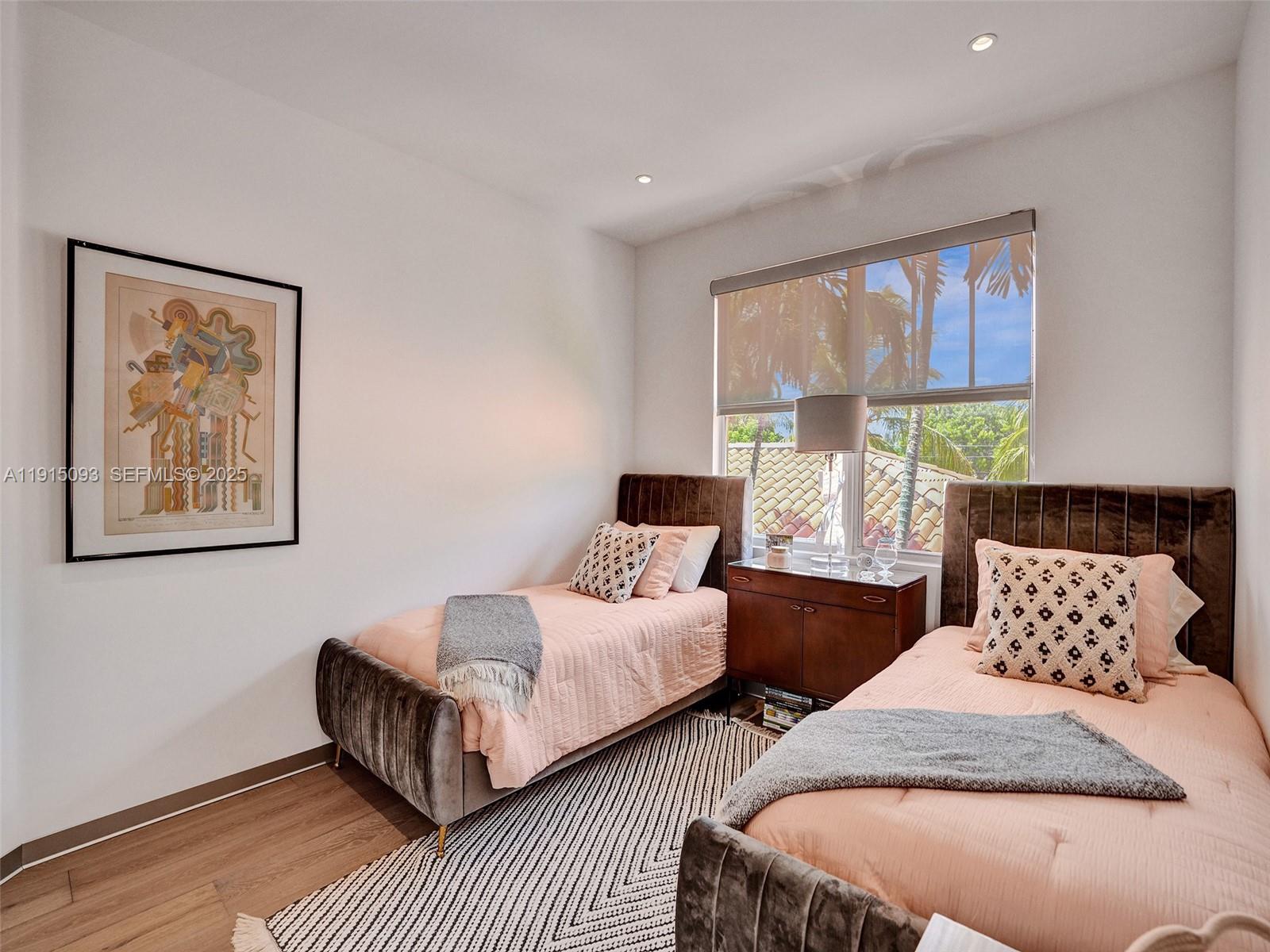 HOLLYWOOD - Residential