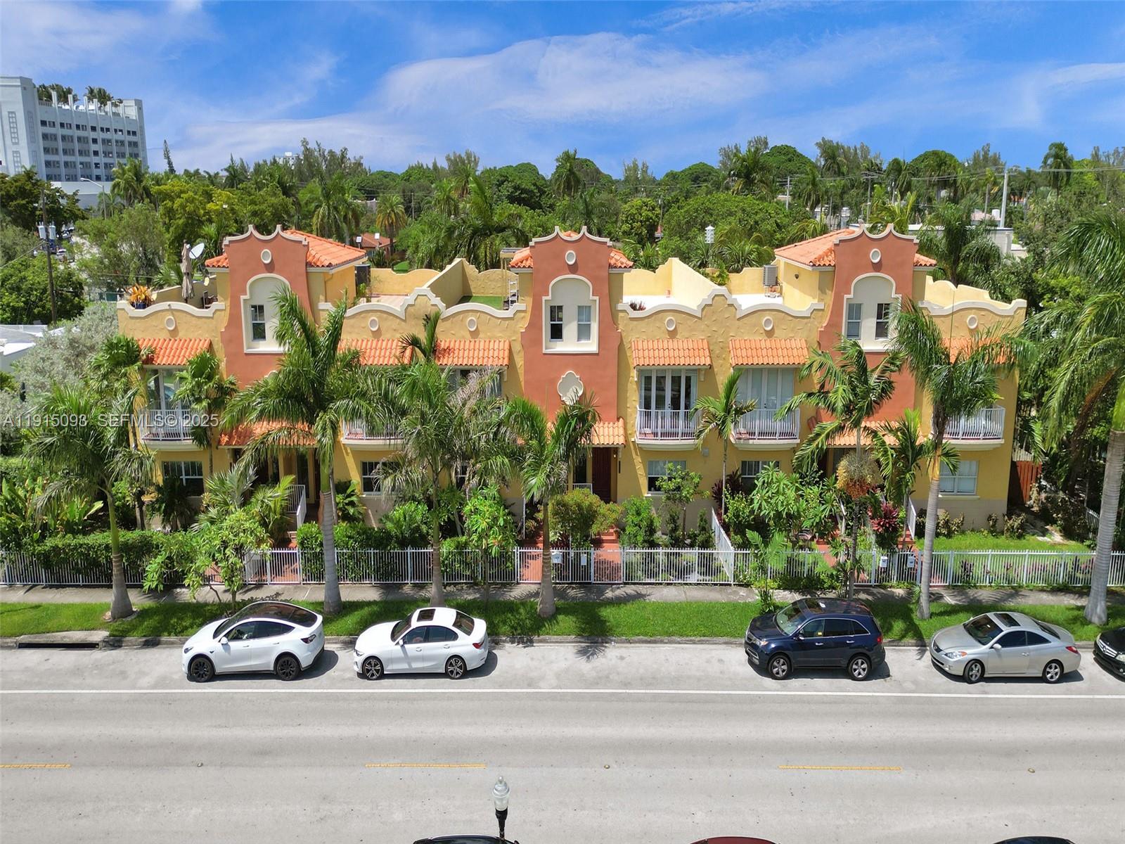 HOLLYWOOD - Residential