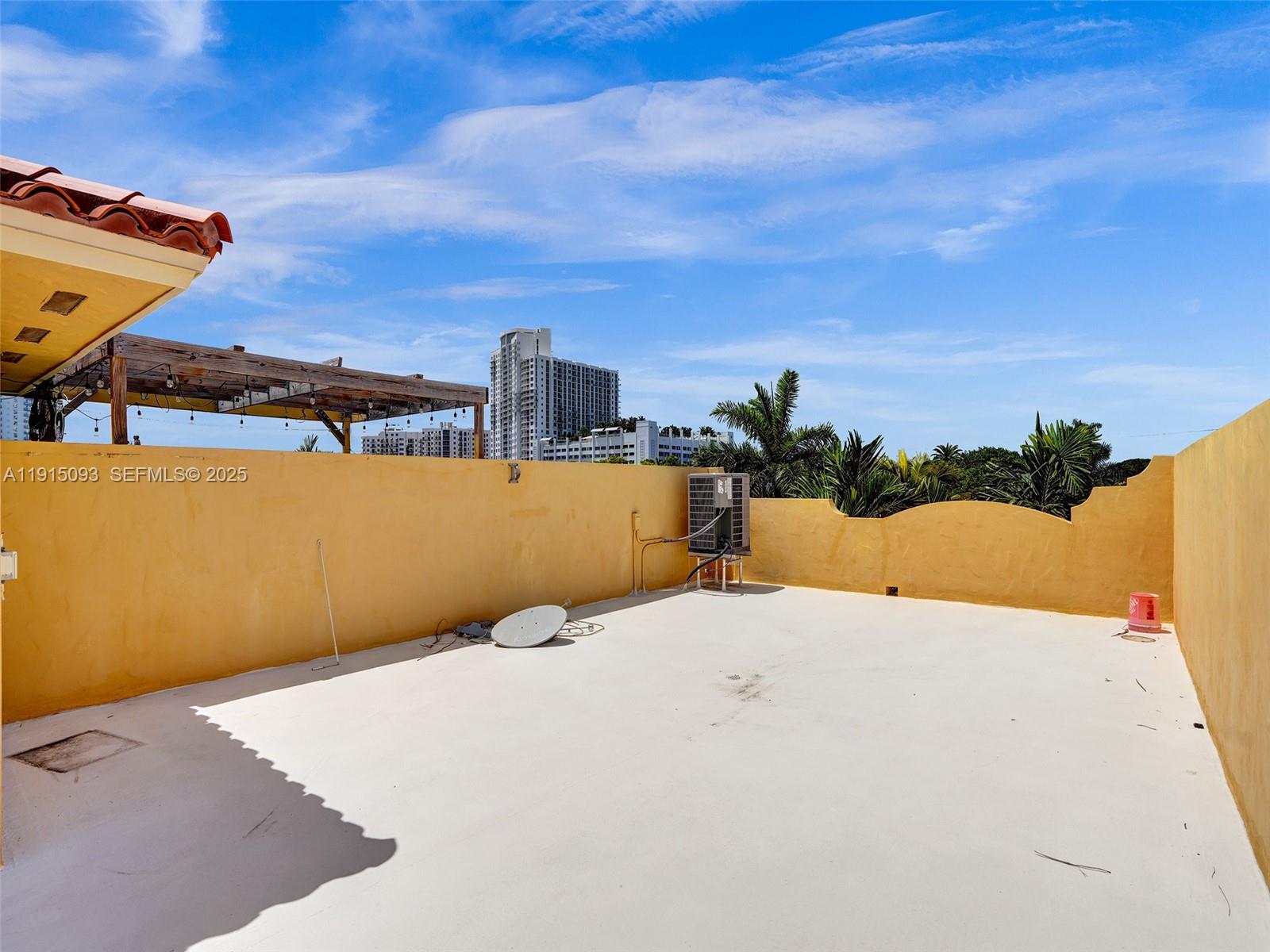 HOLLYWOOD - Residential