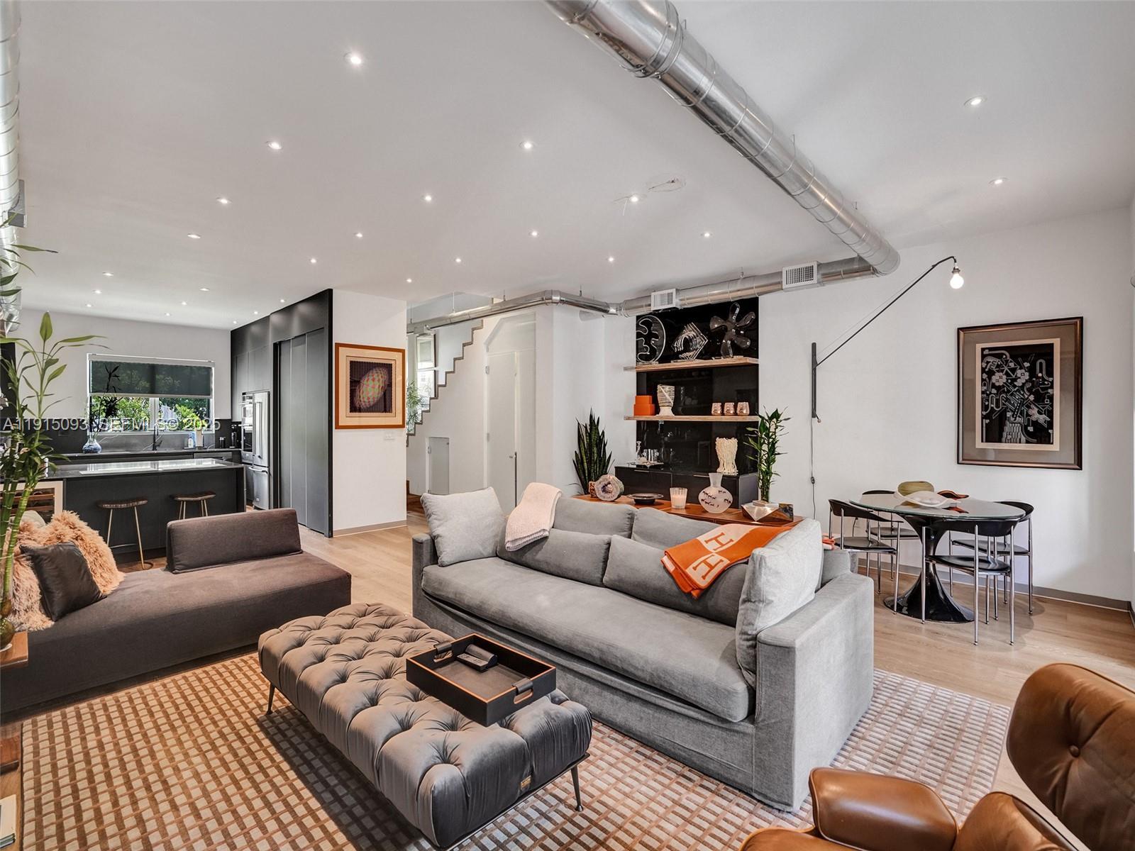 HOLLYWOOD - Residential