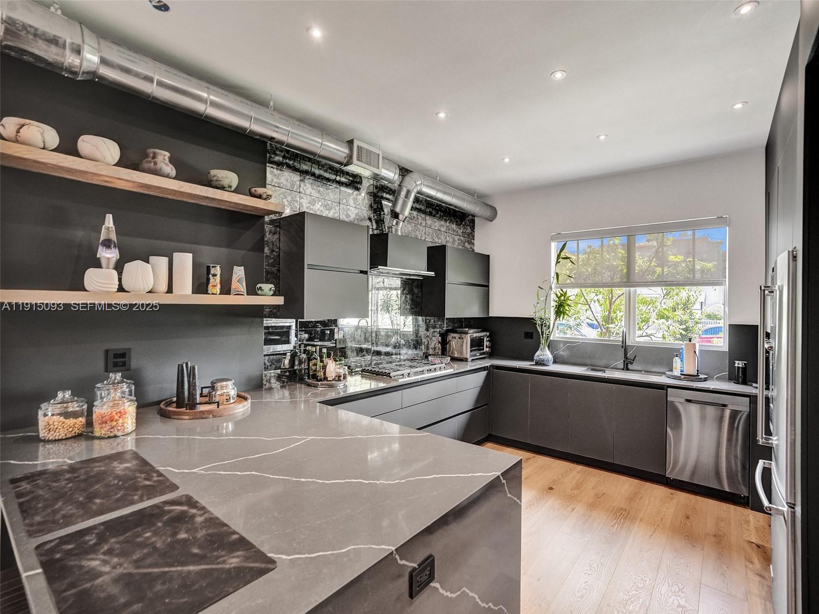 HOLLYWOOD - Residential