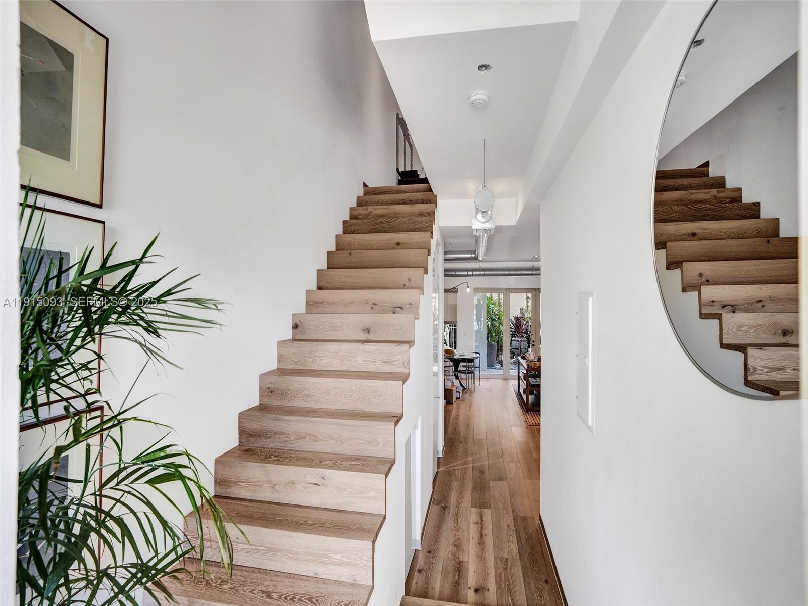 HOLLYWOOD - Residential