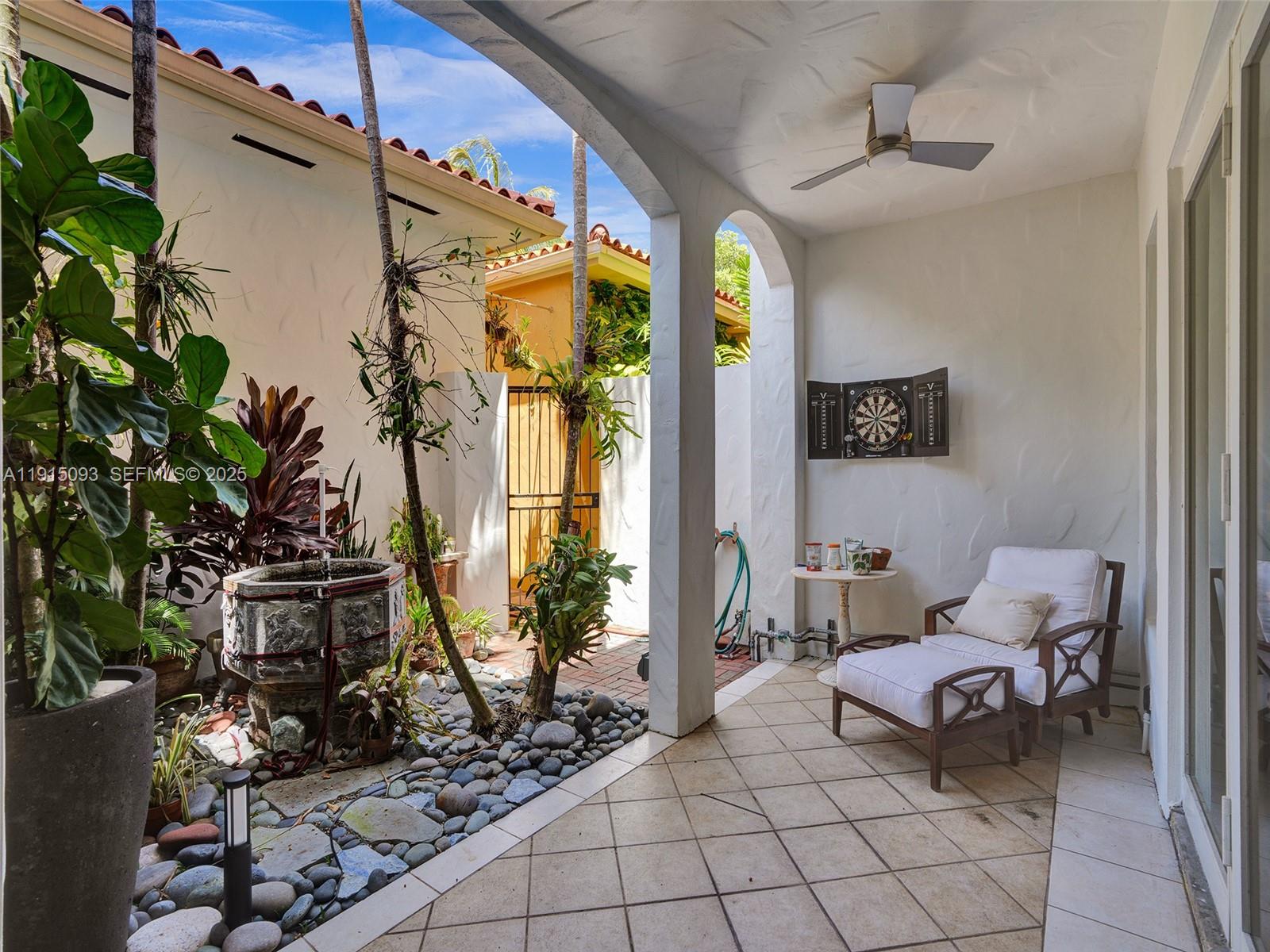 HOLLYWOOD - Residential