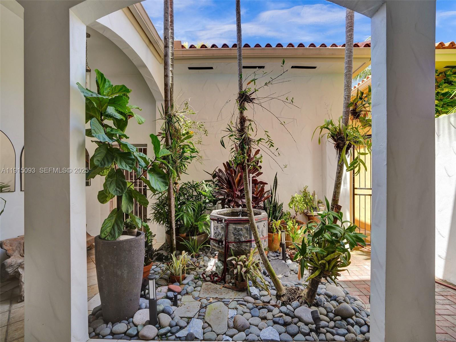 HOLLYWOOD - Residential