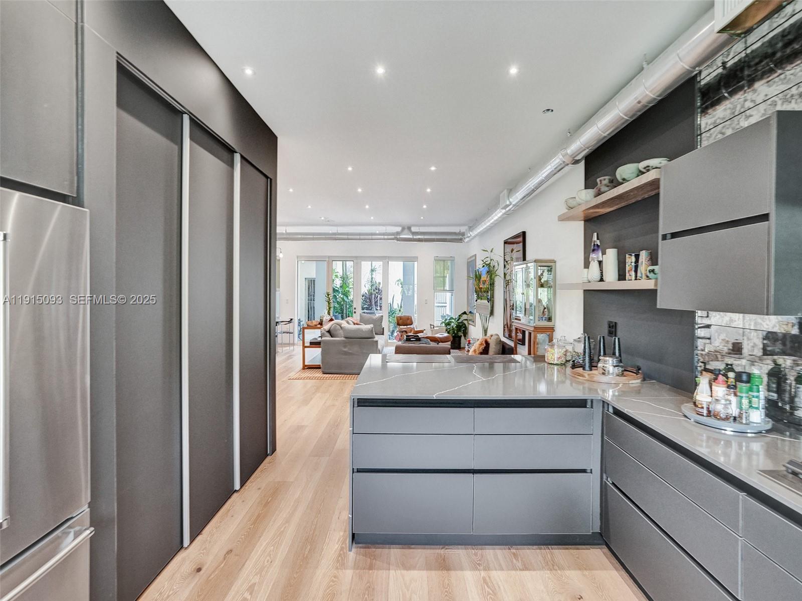 HOLLYWOOD - Residential