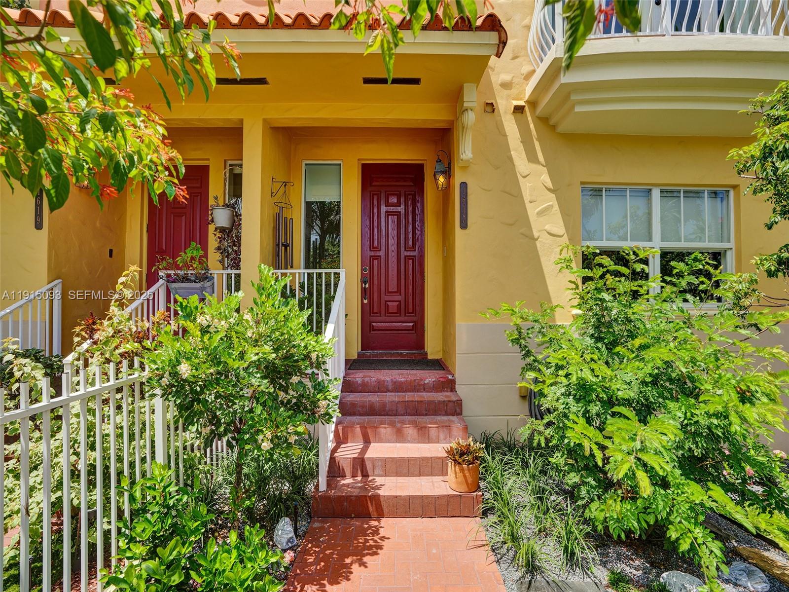 HOLLYWOOD - Residential