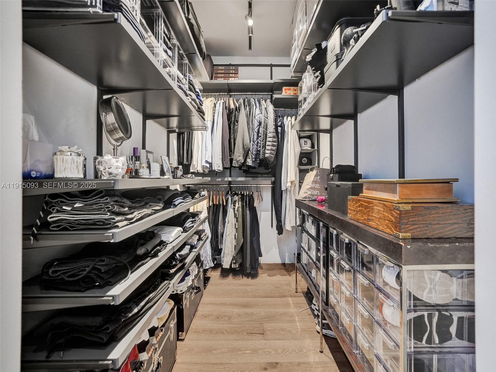 HOLLYWOOD - Residential