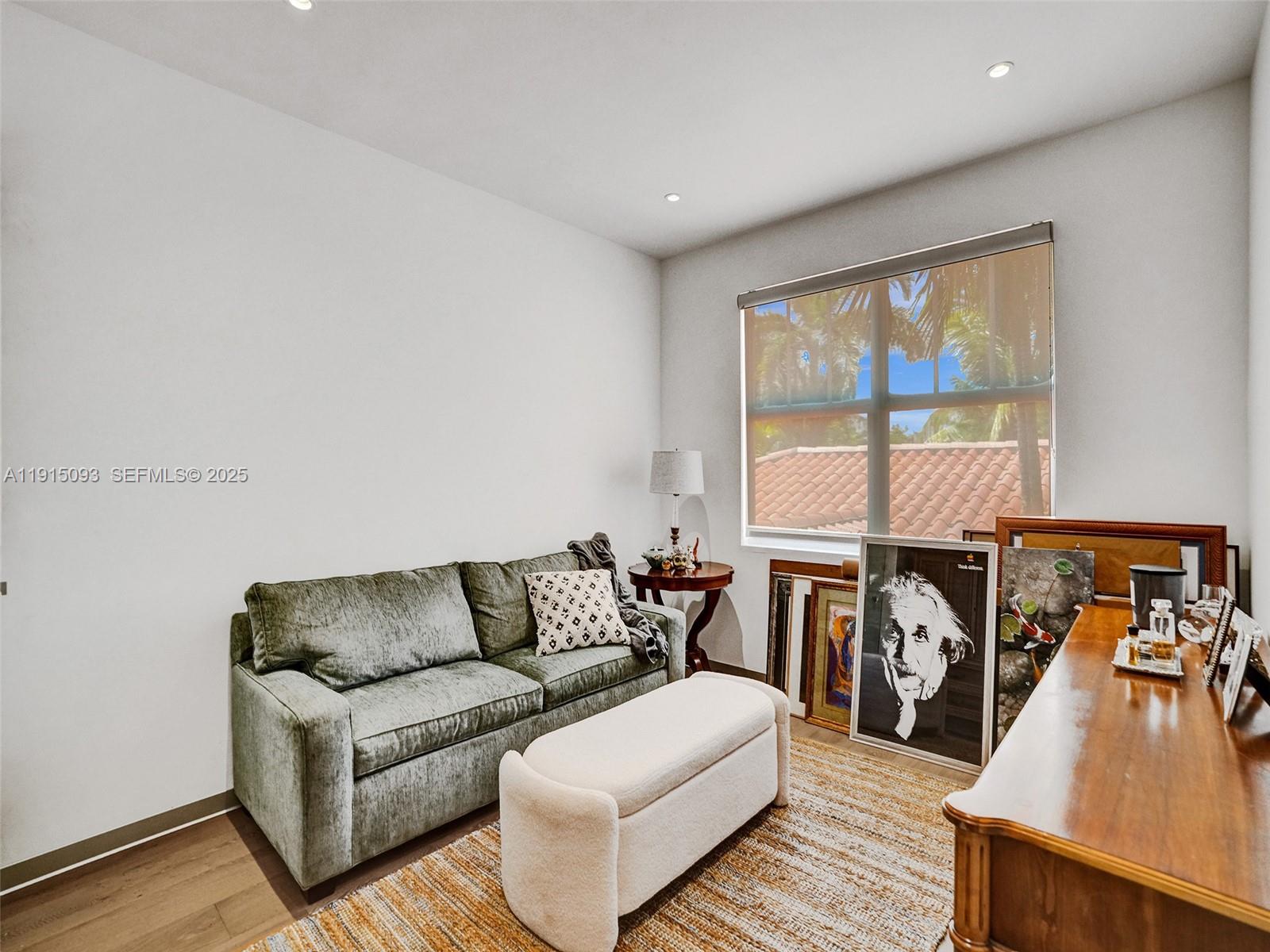 HOLLYWOOD - Residential