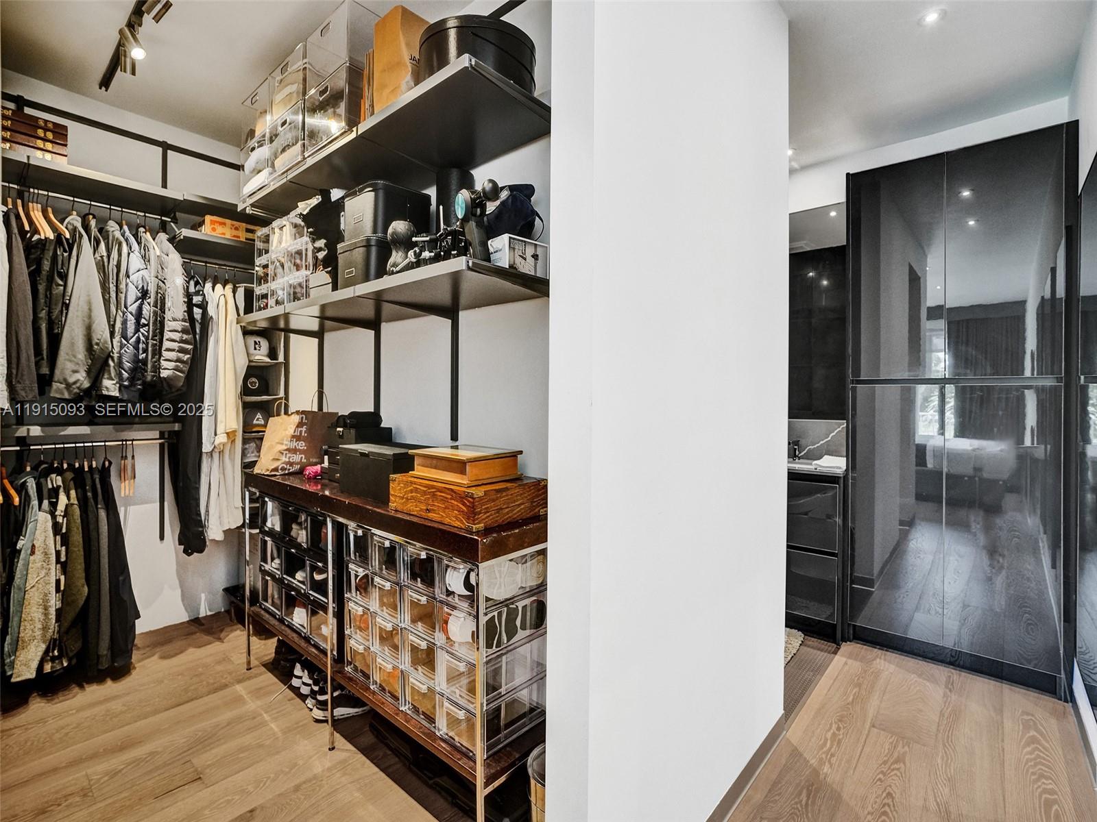 HOLLYWOOD - Residential